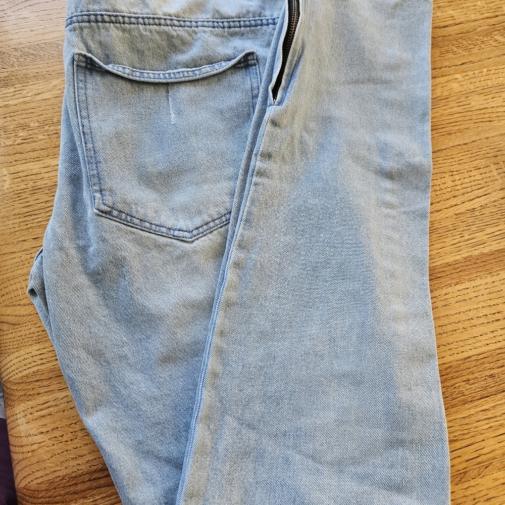 Y&R Embroidered Distressed Blue Jeans Sz 34 See Pictures For Measurements - Picture 3 of 9